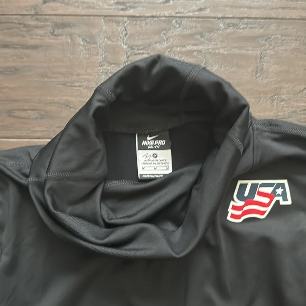Nike Pro Dri-Fit USA Women’s Turtleneck Size Medium